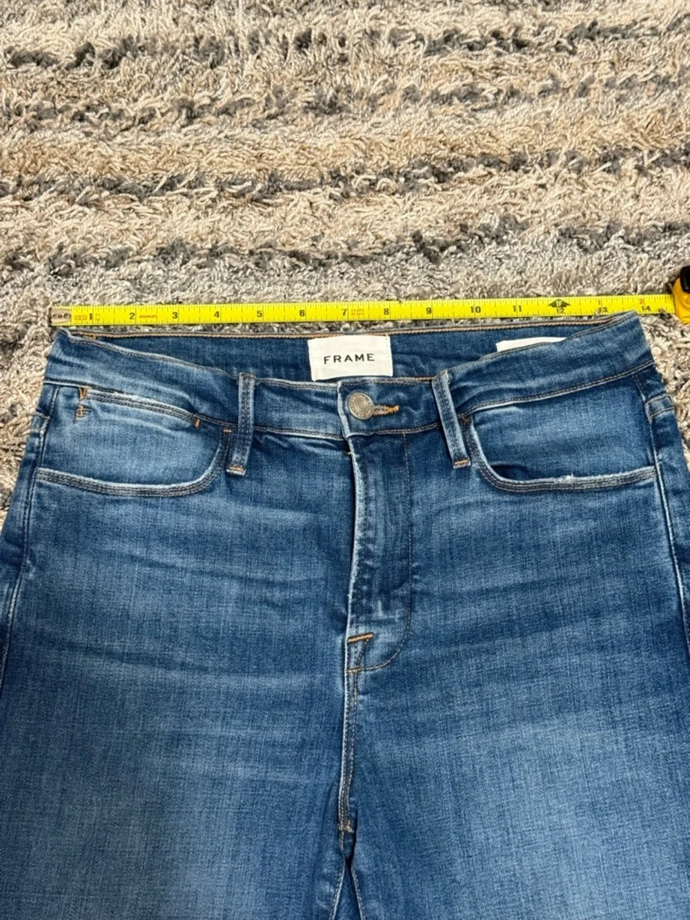 Frame Denim Women’s Straight-Leg Jeans in Medium Blue - Picture 4 of 10